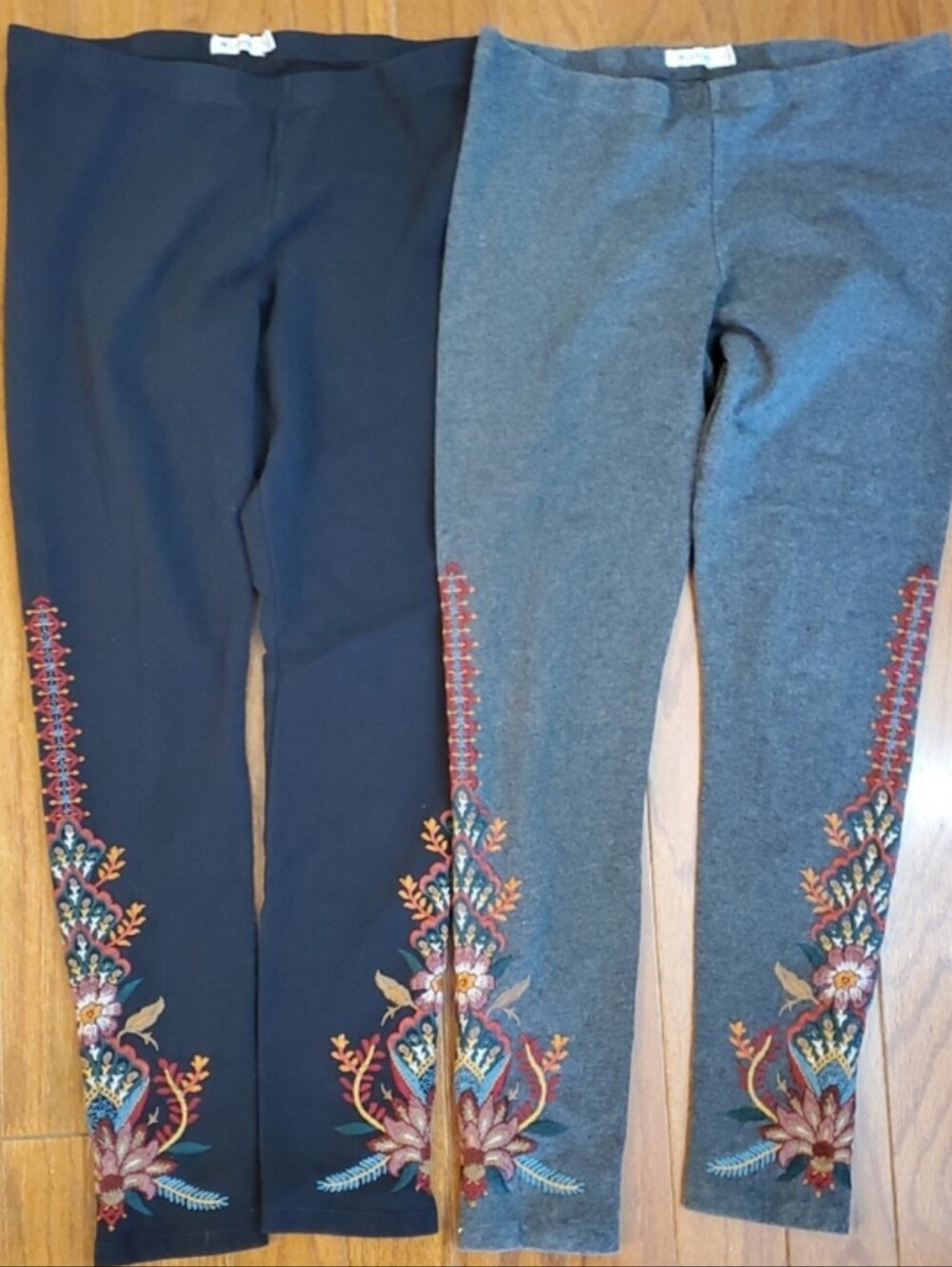 Johnny Was Aivita Floral Eabroidered Leggings (2 Pc Lot) in Grey + Black Size S